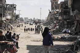 Anche tre attivisti italiani feriti in un'aggressione attribuita a coloni israeliani a Ein al-Duyuk