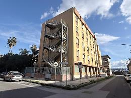 Ex Ferrotel diventa rifugio sociale: 50 alloggi per l'emergenza abitativa nel rione Ferrovieri
di Fortunato Marino