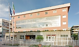 Arrestato 36enne: un chilo di cocaina, due pistole con matricola abrasa e 7.000 euro sequestrati