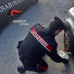 Pusher arrestato dopo una fuga e un inseguimento da Gravina ad Aci Castello