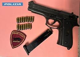 Vittoria, con la pistola sotto casa della ex: arrestato 22enne