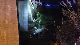 Auto precipita dal viadotto Re, conducente miracolato