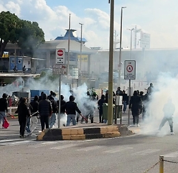Incappucciati con spranghe e fumogeni agli imbarcaderi: scontri tra i tifosi di Gela e Sancataldese