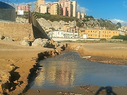 Il dissalatore mobile a Porto Empedocle &egrave; il "Cavallo di Troia" sulla spiaggia di Camilleri: il comitato Mare Nostrum attacca e chiede risposte immediate