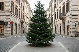 Natale a luci spente: la festa per chi non fa festa