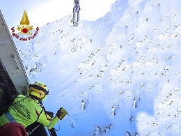 Valanga in Val di Susa, prima il distacco improvviso poi i soccorsi in azione tra pista e fuori pista