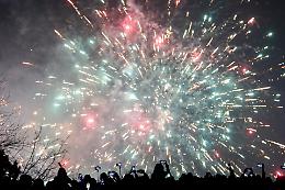 Botti di Capodanno: un cane muore di paura a Salerno. Bimbo di 9 anni ferito da un proiettile