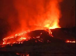 Etna, attivit&agrave; effusiva ancora in corso: lava attiva in Valle del Bove e tremore vulcanico in lieve aumento