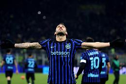 Tra Inter e Napoli uno spettacolare 2 a 2 e niente fuga: Tominay risponde a Dimarco e Calhanoglu 