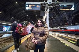 La &ldquo;bidella pendolare&rdquo; arrestata per stalking sulla preside: la storia di Giuseppina Giugliano 