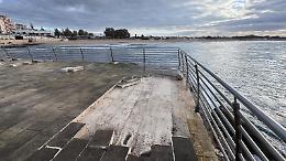 Molo distrutto dalle mareggiate a Marina di Modica: a chi tocca rimetterlo in sesto?