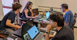 Wikipedia compie 25 anni: i volontari siciliani che aprono l'enciclopedia al pubblico