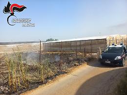 Fumarole in azienda: carabinieri sequestrano terreno a Scoglitti e denunciano due persone per combustione illecita di rifiuti