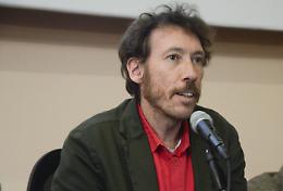 La destra insorge e a Patern&ograve; salta l'incontro con lo storico Gobetti: &laquo;Negazionista delle foibe&raquo;. Ma la preside smentisce: &laquo;&Egrave; solo che mancava il contraddittorio&raquo;