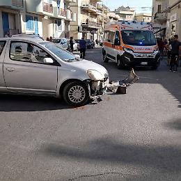 Scicli, scontro auto-scooter: grave un centauro