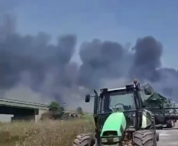 Incendio all'oasi del Simeto, famiglie intrappolate al villaggio Primosole beach