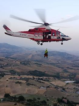 Volo di venti metri dal belvedere: precipitata nel burrone, donna salvata dai vigili del fuoco