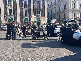 Polizia locale, 55 verbali tra San Giovanni Li Cuti e Lungomare. In piazza Stesicoro sequestrate 10 e-bike modificate
