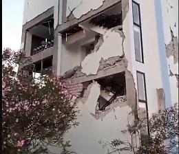 Sisma di magnitudo 7.7 scuote l'Indonesia: &egrave; corsa contro il tempo per rintracciare 700 italiani a Flores
