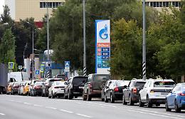 La Russia, secondo produttore al mondo di petrolio, costretta a importare la benzina a causa dei raid dell'Ucraina