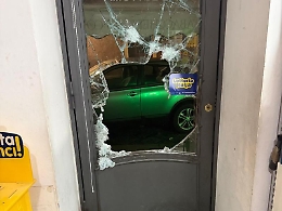 Furto con “spaccata” alla tabaccheria del Corso: danni per migliaia di euro