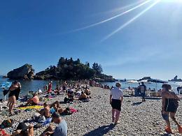 Sole e mare anche ad ottobre nella “lunga estate” della Perla