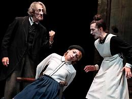 “La lezione” di Ionesco debutta allo Stabile. «Evoca totalitarismo politico e femminicidi di oggi»