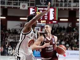 Trapani Shark più forte delle polemiche: batte pure Udine (e senza penalizzazione sarebbe in vetta) 