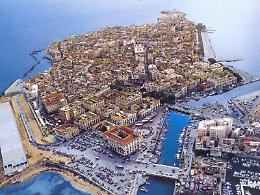 Acqua, finalmente un giorno senza guasti: ma Ortigia continua a soffrire