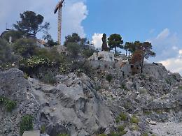 Ex villaggio Le Rocce di Taormina: cantiere fermo, &egrave; bufera sull&rsquo;ambiente