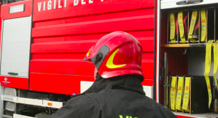 Migrante fugge dal centro di permanenza per i rimpatri di Pian del Lago e precipita in una scarpata: recuperato dai vigili del fuoco