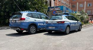 Lanci di oggetti (anche pesanti) contro la polizia e vigili urbani durante un sequestro: due fratelli arrestati, sette agenti feriti