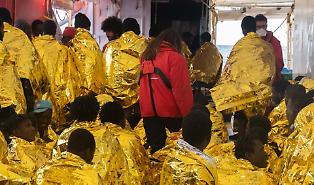 Ocean Viking salva 33 migranti: Sea-Watch denuncia due morti, feriti e il silenzio di Malta