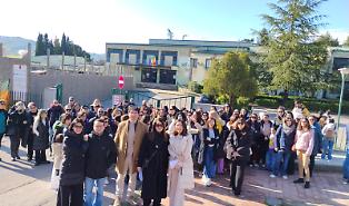 Farmaco salvavita a bimba affetta da diabete dopo mesi dalla richiesta: sit-in davanti alla scuola Santa Lucia