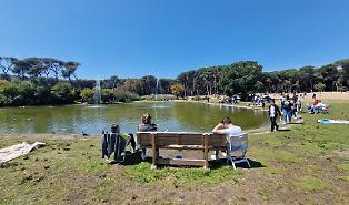 Luned&igrave; di Pasquetta: un po' &egrave; il bel tempo e un po' caro carburante, i catanesi affollano Villa, San Giovanni Li Cuti e la Plaia