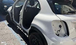 Catania, un'altra 500XL lasciata senza sportelli e fari: l'amaro risveglio di un gruppo di turisti