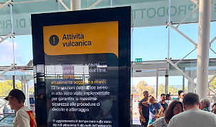 Etna e aeroporto di Catania: ecco la lista di oggi di tutti i voli in ritardo, dirottati e cancellati da Fontanarossa