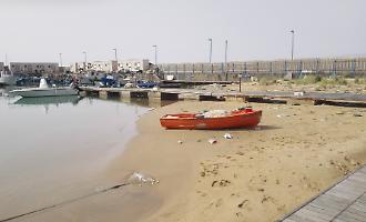 Quindici anni di sabbia e tensioni: il porto di Gela diventa un caso politico
