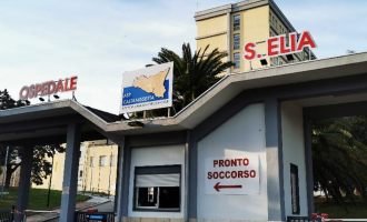 Caltanissetta, medico licenziato dall'Asp precipita dal quarto piano: ricoverato in gravi condizioni