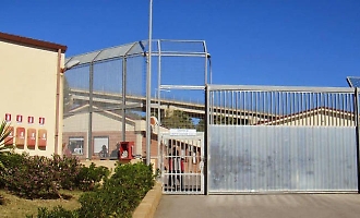 Diciannove anni cancellati da un permesso: lo sciopero della fame nel Cpr di Caltanissetta