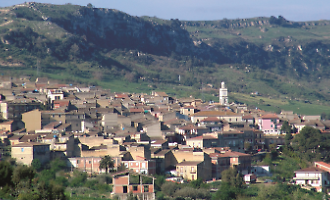Marianopoli, 72 minuti di fuoco: il duello Noto‑Vaccaro per il "copia e incolla" del piano triennale delle opere