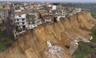 Niscemi, le case lungo il costone continuano a sbriciolarsi: gi&ugrave; una palazzina di tre piani
