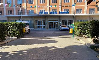 Blackout ascensori all'ospedale Vittorio Emanuele di Gela: gravidanze, oncologici e anziani costretti a quattro rampe di scale