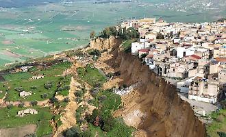 Niscemi, un mese dopo la frana i primi 800 euro per 78 famiglie sfollate