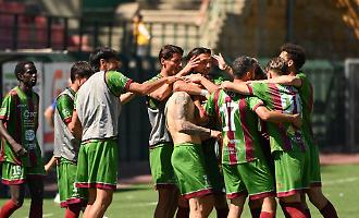 la gioia dopo il gol del vantaggio della Sancataldese