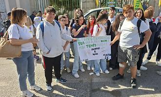 A Caltanissetta uno dei pochi polmoni verdi con i cancelli chiusi: in centinaia fanno sentire la loro voce
