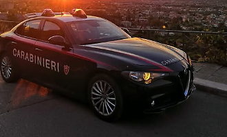 Stalking per gelosia: arrestato un 48enne accusato di aver picchiato un 59enne