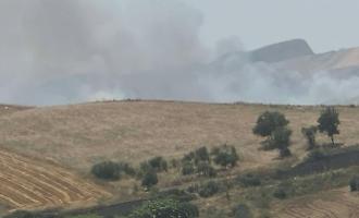 Sicilia in fiamme: vasti roghi a Resuttano ma anche tra Ragusa, Siracusa e Palermo, canadair e mezzi aerei in azione