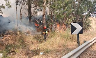 Il fuoco minaccia le abitazioni di Butera: &egrave;allarmeIl fuoco minaccia le abitazioni di Butera