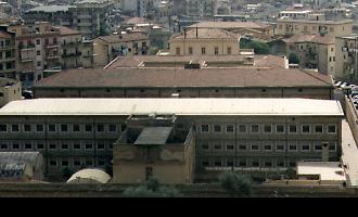Caos dietro le sbarre a Caltanissetta, poliziotto finisce d'urgenza al pronto soccorso